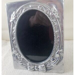 Vintage Silver Pewter Photo Frame‎ 4x6" Image, Free Standing oval ribbons bows